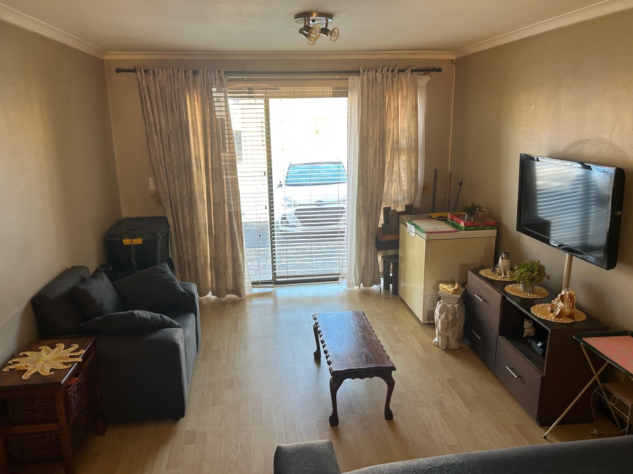 2 Bedroom Property for Sale in Oakglen Western Cape